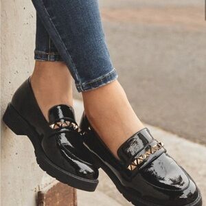 EUC Mykenna Lug Sole Loafer Sz 8